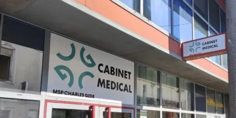 Entrée du cabinet médiacal